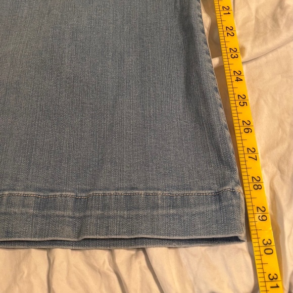 Torrid Bombshell Flare Premium Stretch Jeans – Light Wash – Size 30R - Picture 4 of 9